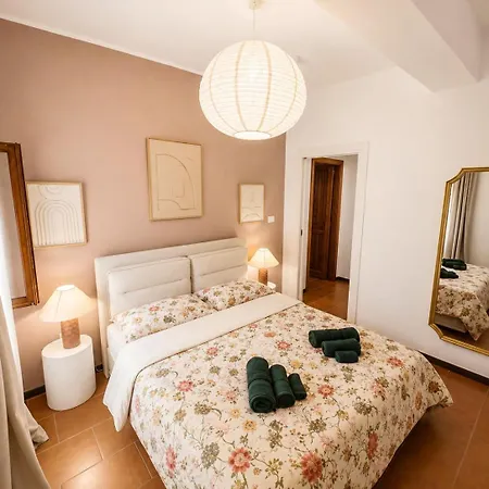 Casa Lume Center With Fireplace تيرامو